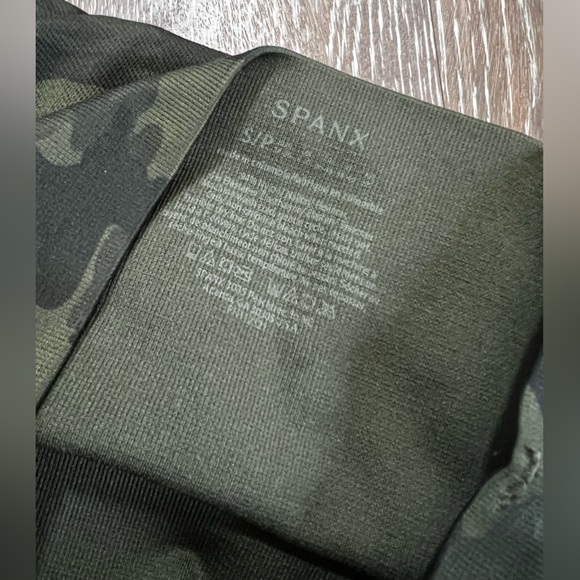 Spanx Seamless Camo Leggings - Picture 5 of 5